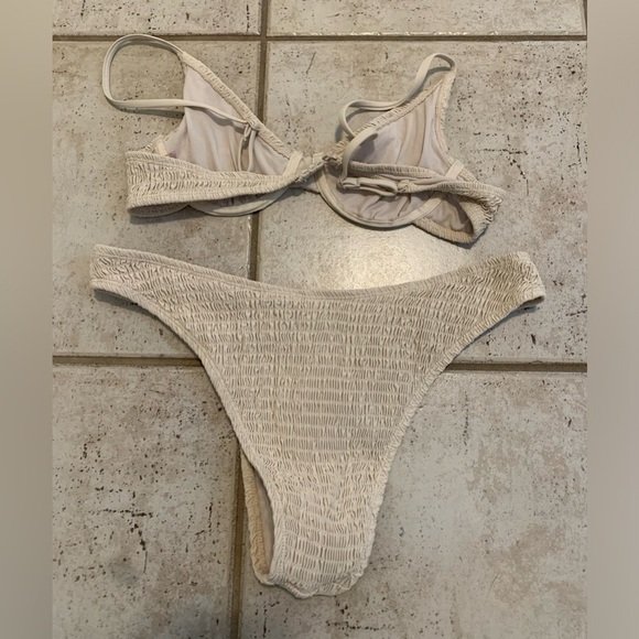 💛 Ardene Smocked Underwire Bikini Swimsuit Set - Size Medium - Picture 5 of 7